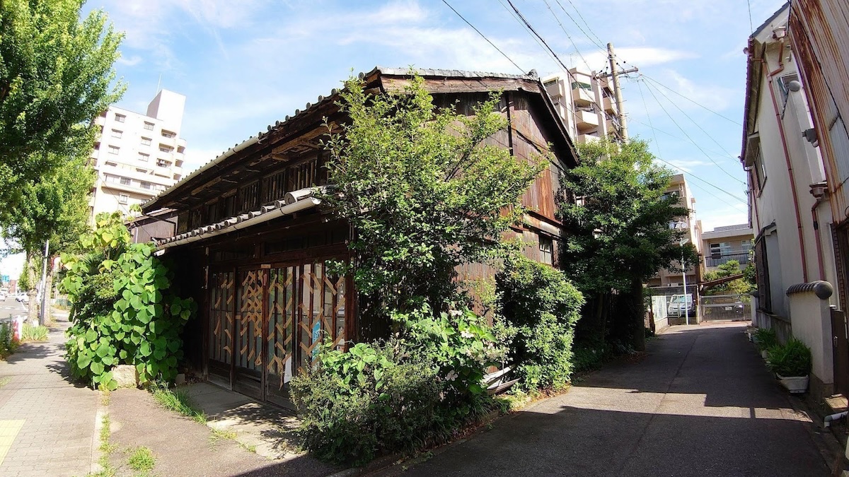 空き家を放置するとどうなる?罰則やリスク、管理方法や活用法を紹介 イメージ