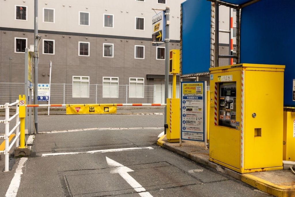 コインパーキングの料金精算機